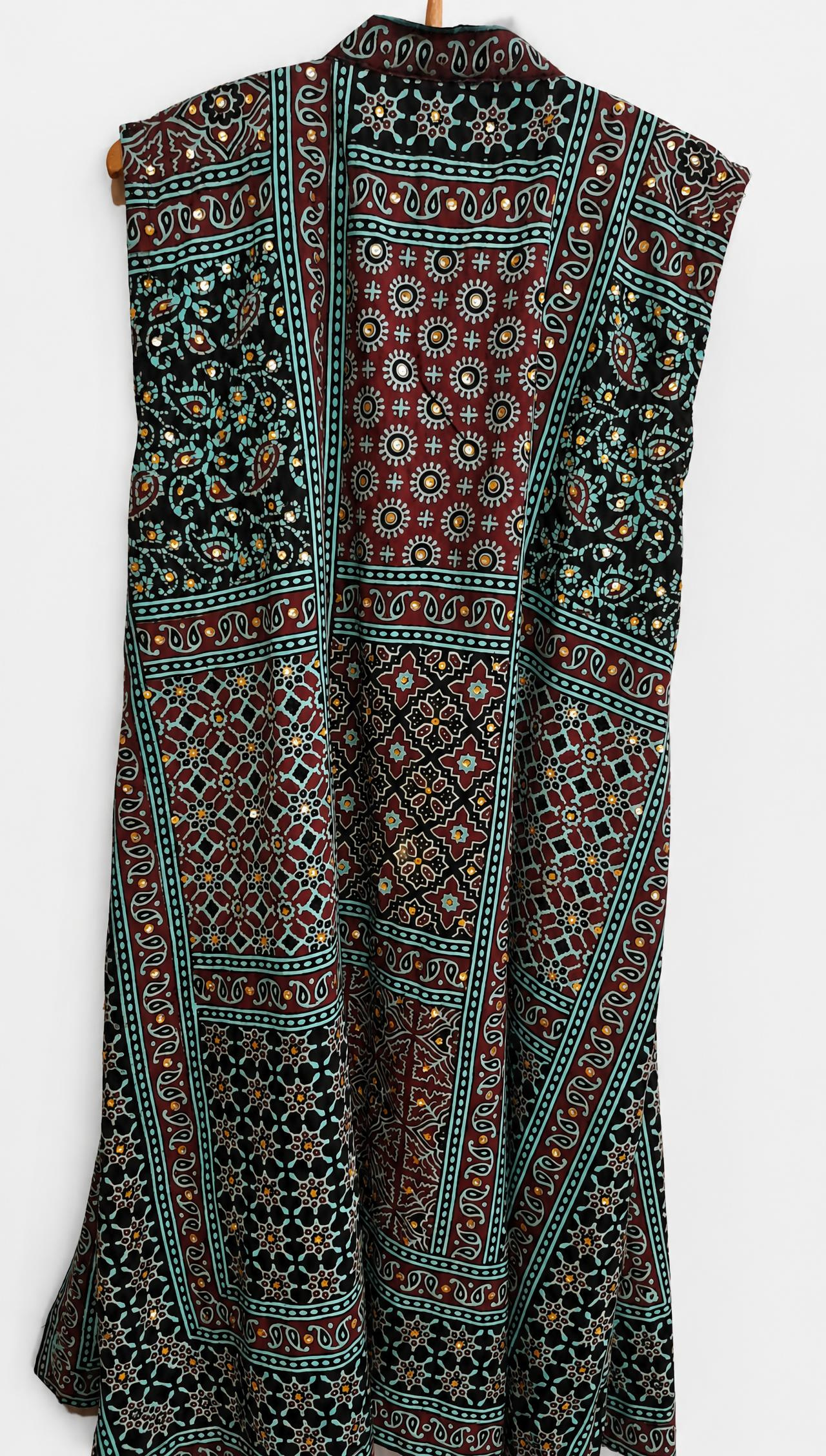 Sleeveless block printed cotton shrug with pocket