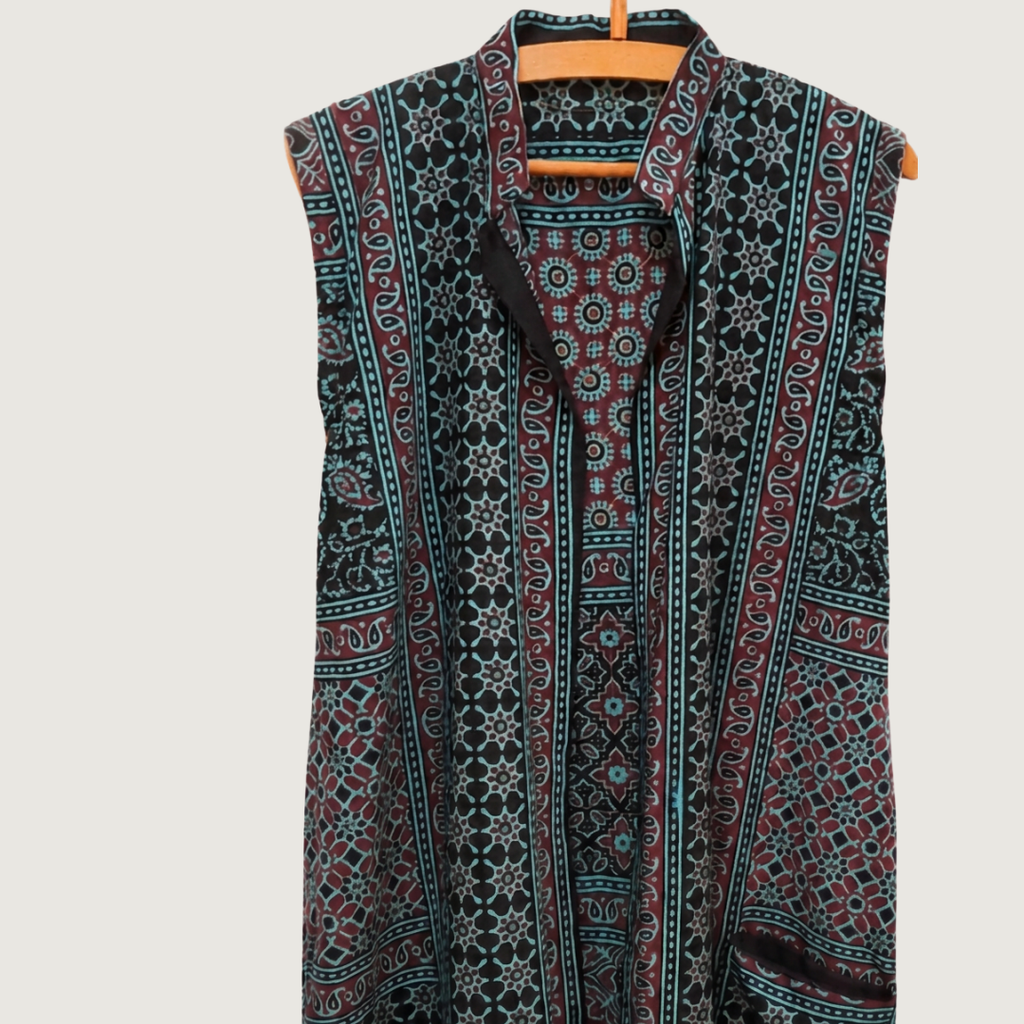 Sleeveless block printed cotton shrug with pocket